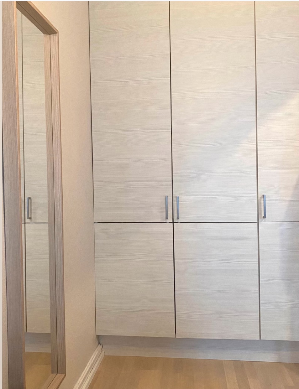 Garderobeskap på soverom.